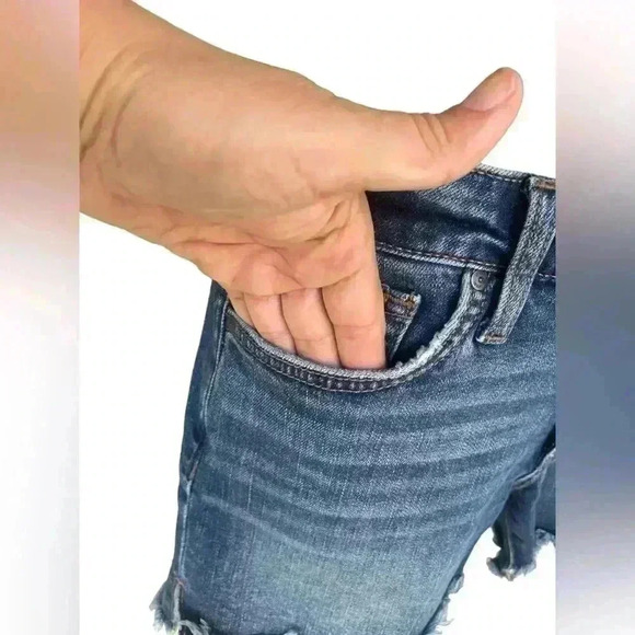 Joe’s women’s denim Jean shorts side slit high low sz 26 in used condition - Picture 5 of 9